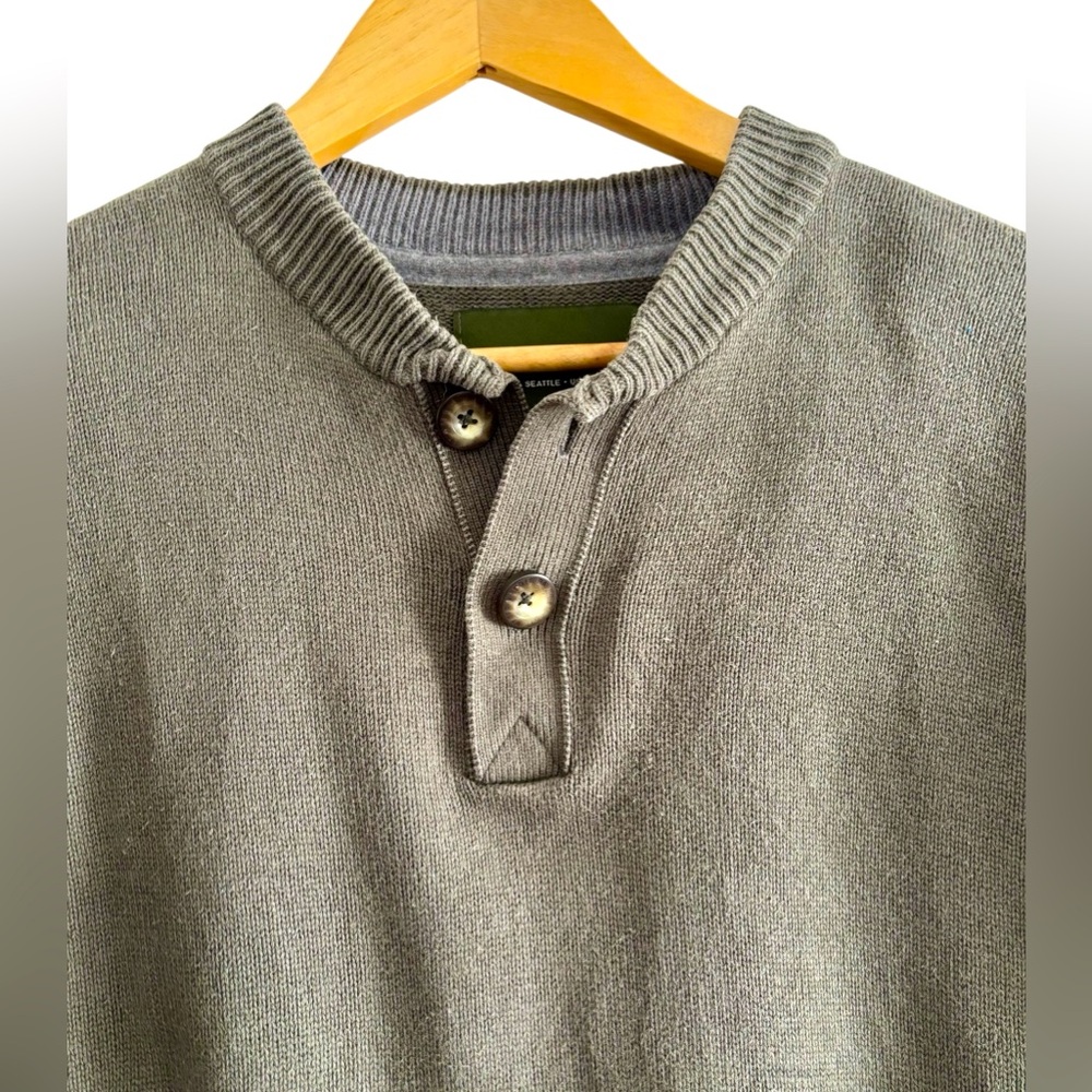 Eddie Bauer Large Lg khaki green crew neck 1/4 button cotton Sweater. Preloved.